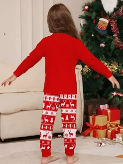 Pyjamas familiaux à imprimé sapin de Noël rouge et blanc et rennes collection fêtes 2026