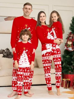 Pyjamas familiaux à imprimé sapin de Noël rouge et blanc et rennes collection fêtes 2026