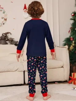 Pyjamas familiaux bleu marine et rouge « Joyeux Noël » imprimé canne à sucre collection 2026