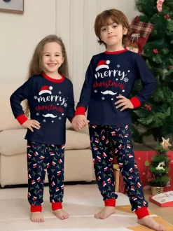 Pyjamas familiaux bleu marine et rouge « Joyeux Noël » imprimé canne à sucre collection 2026