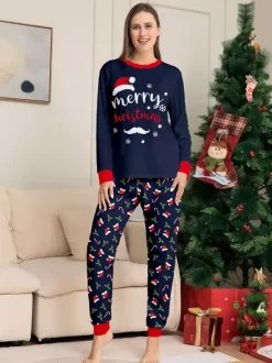Pyjamas familiaux bleu marine et rouge « Joyeux Noël » imprimé canne à sucre collection 2026