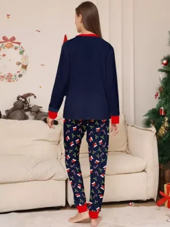 Pyjamas familiaux bleu marine et rouge « Joyeux Noël » imprimé canne à sucre collection 2026