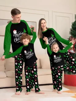 Pyjamas familiaux raglan noirs et verts à imprimé sapin et bonhomme de neige Joyeux Noël 2026