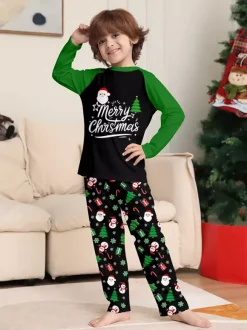 Pyjamas familiaux raglan noirs et verts à imprimé sapin et bonhomme de neige Joyeux Noël 2026