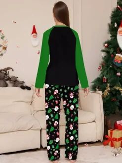 Pyjamas familiaux raglan noirs et verts à imprimé sapin et bonhomme de neige Joyeux Noël 2026