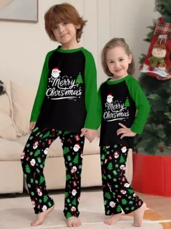 Pyjamas familiaux raglan noirs et verts à imprimé sapin et bonhomme de neige Joyeux Noël 2026