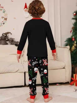 Pyjamas de Noël assortis pour toute la famille motif Père Noël dab noir et rouge collection 2026