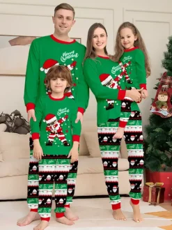 Pyjamas de Noël assortis pour toute la famille motif Père Noël dab noir et rouge collection 2026
