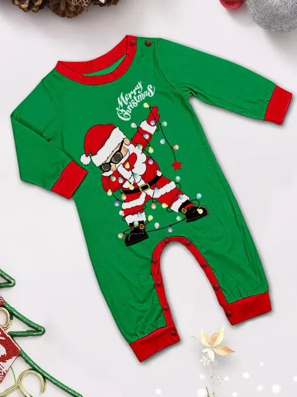 Pyjamas de Noël assortis pour toute la famille motif Père Noël dab noir et rouge collection 2026