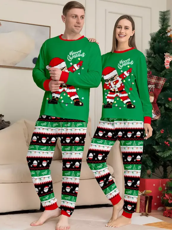 Pyjamas de Noël assortis pour toute la famille motif Père Noël dab noir et rouge collection 2026