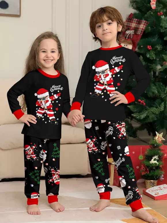 Pyjamas de Noël assortis pour toute la famille motif Père Noël dab noir et rouge collection 2026