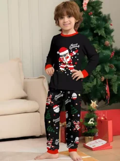 Pyjamas de Noël assortis pour toute la famille motif Père Noël dab noir et rouge collection 2026