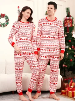 Pyjamas de Noël familiaux classiques à imprimé rennes rouges et blancs collection 2026