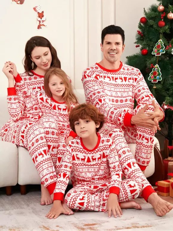 Pyjamas de Noël familiaux classiques à imprimé rennes rouges et blancs collection 2026