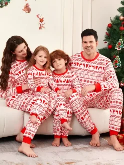 Pyjamas de Noël familiaux classiques à imprimé rennes rouges et blancs collection 2026