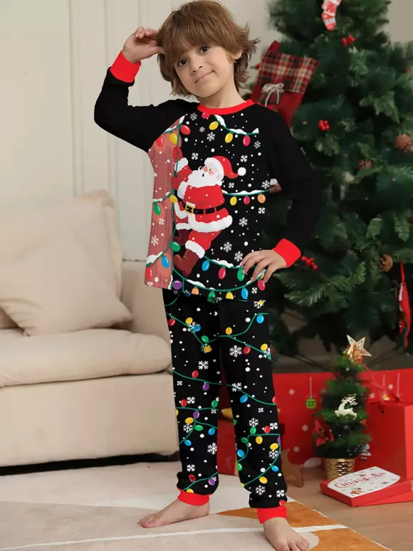Pyjamas de Noël familiaux imprimés Père Noël noir et rouge et guirlandes lumineuses collection 2026