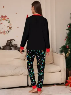Pyjamas de Noël familiaux imprimés Père Noël noir et rouge et guirlandes lumineuses collection 2026