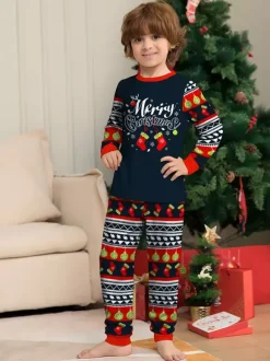 Pyjamas de Noël familiaux à motifs Fair Isle bleu marine rouge et vert collection 2026