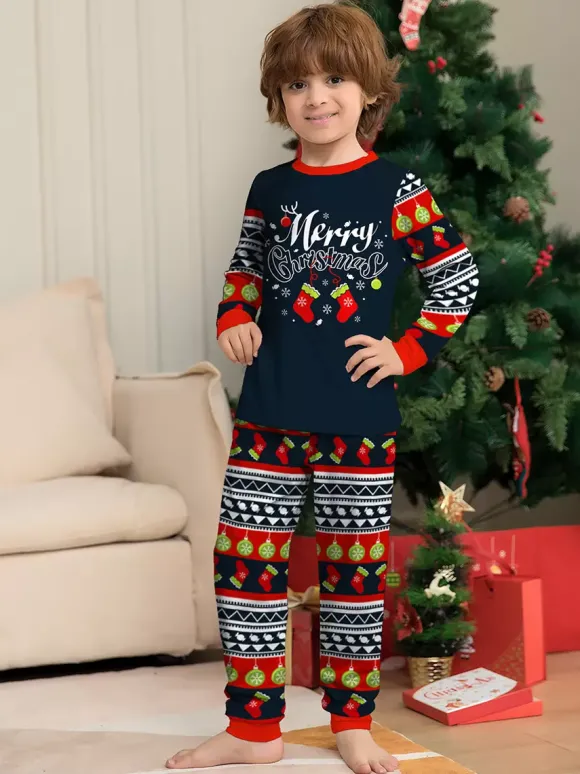 Pyjamas de Noël familiaux à motifs Fair Isle bleu marine rouge et vert collection 2026