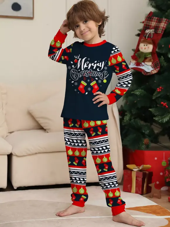 Pyjamas de Noël familiaux à motifs Fair Isle bleu marine rouge et vert collection 2026
