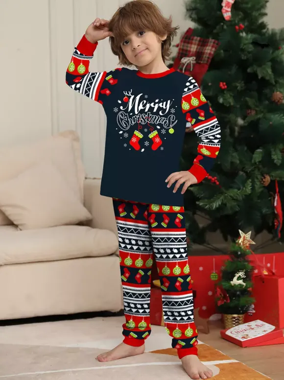 Pyjamas de Noël familiaux à motifs Fair Isle bleu marine rouge et vert collection 2026