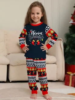 Pyjamas de Noël familiaux à motifs Fair Isle bleu marine rouge et vert collection 2026