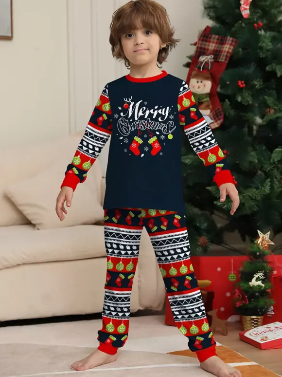 Pyjamas de Noël familiaux à motifs Fair Isle bleu marine rouge et vert collection 2026