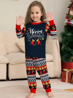 Pyjamas de Noël familiaux à motifs Fair Isle bleu marine rouge et vert collection 2026