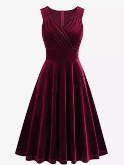 Robe bordeaux cintrée et élégante à jupe trapèze parfaite pour les soirées.