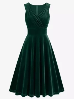 Robe bordeaux cintrée et élégante à jupe trapèze parfaite pour les soirées.