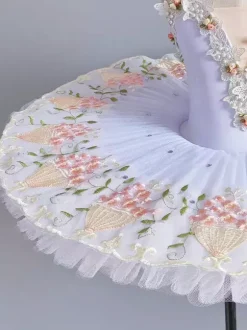 Robe classique de ballet blanche à volants pour femme et enfant style ballerine avec jupe-salopette et tunique.