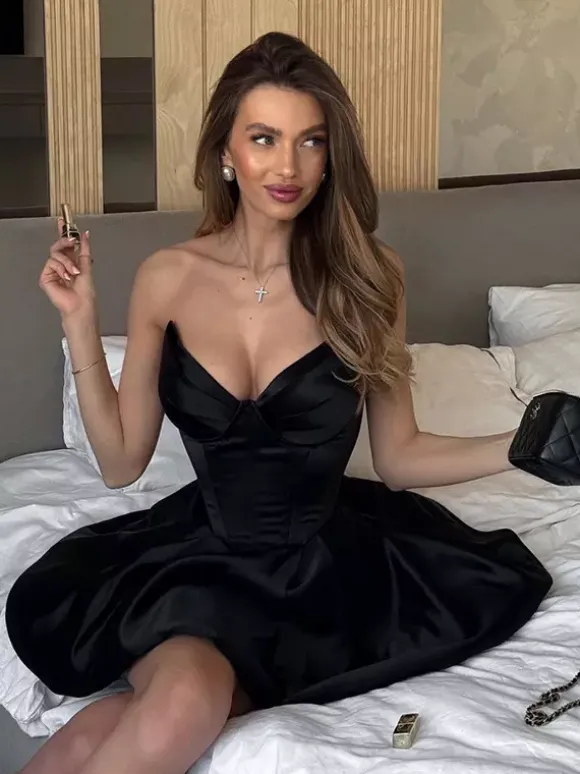 Robe corset en satin pour femme - Robe noire gothique bustier c艙ur sans manches à baleines - Idéale pour une fête d'anniversaire d'été 2026