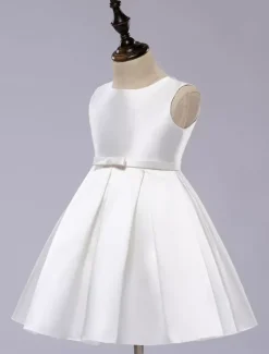 Robe cortège enfant col rond longueur au genou jupe plissée en satin Robe fille de fleur