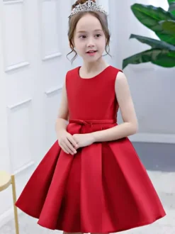 Robe cortège enfant col rond longueur au genou jupe plissée en satin Robe fille de fleur