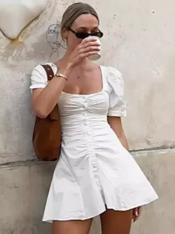 Robe courte en coton respirant pour femme - Style cottagecore blanc - Manches bouffantes col carré froncé - Idéale pour une garden-party ou une soirée romantique en été (2026)