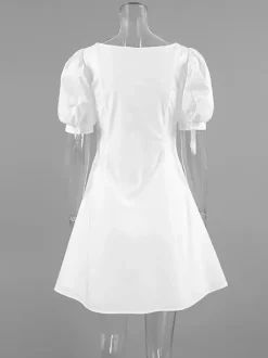 Robe courte en coton respirant pour femme - Style cottagecore blanc - Manches bouffantes col carré froncé - Idéale pour une garden-party ou une soirée romantique en été (2026)