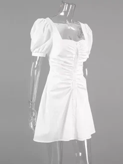 Robe courte en coton respirant pour femme - Style cottagecore blanc - Manches bouffantes col carré froncé - Idéale pour une garden-party ou une soirée romantique en été (2026)