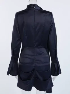 Robe courte en satin bleu marine pour femme - Élégante robe à col montant froncé et manches évasées - Idéale pour un cocktail de printemps 2026