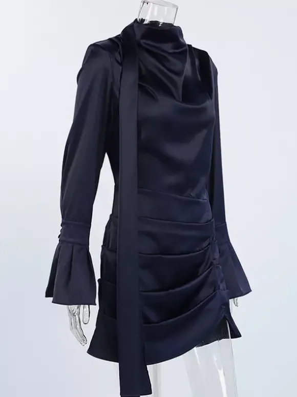 Robe courte en satin bleu marine pour femme - Élégante robe à col montant froncé et manches évasées - Idéale pour un cocktail de printemps 2026