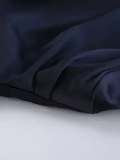 Robe courte en satin bleu marine pour femme - Élégante robe à col montant froncé et manches évasées - Idéale pour un cocktail de printemps 2026