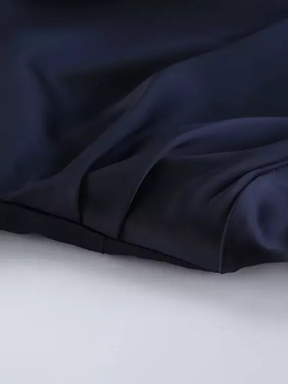 Robe courte en satin bleu marine pour femme - Élégante robe à col montant froncé et manches évasées - Idéale pour un cocktail de printemps 2026