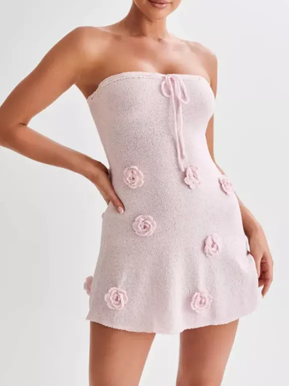 Robe courte moulante rose à col halter en maille pour femme - Motif floral 3D rose - Idéale pour une fête d'été à la plage 2026