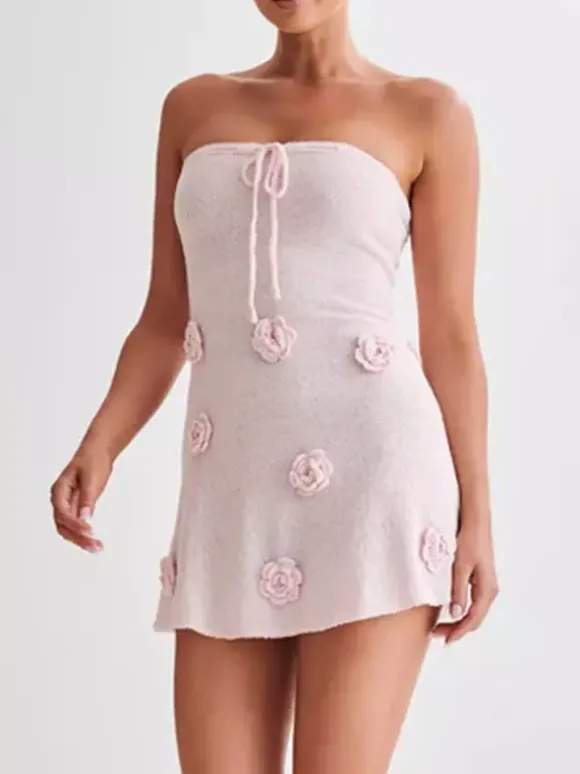 Robe courte moulante rose à col halter en maille pour femme - Motif floral 3D rose - Idéale pour une fête d'été à la plage 2026