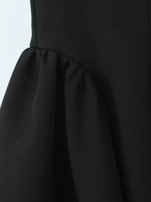 Robe courte évasée noire à bretelles et dos lacé 2026