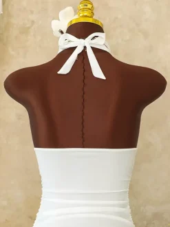 Robe de bain une pièce à volants dos nu et jupe froncée ornée de passepoils contrastants