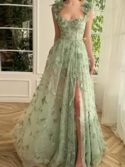Robe de bal en dentelle florale décolleté en c艙ur coupe trapèze sans manches style papillon