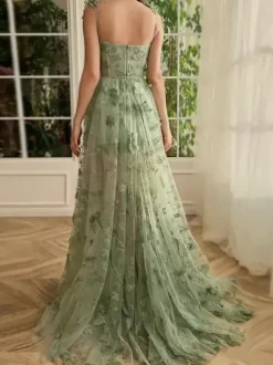 Robe de bal en dentelle florale décolleté en c艙ur coupe trapèze sans manches style papillon