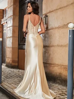 Robe de bal en satin élastique à col en c艙ur et paillettes sans manches
