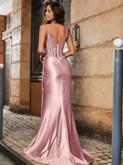 Robe de bal en satin élastique à col en c艙ur et paillettes sans manches