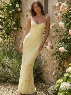 Robe de bal longue fourreau à fines bretelles et broderies florales jaune beurre pour femmes 2026
